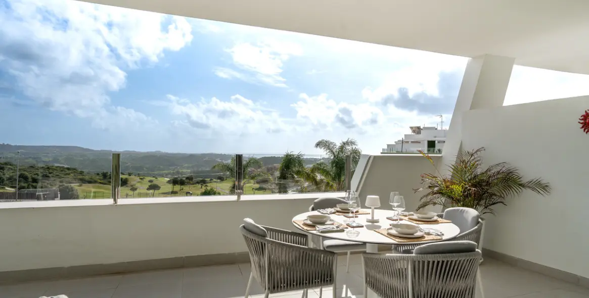Venta de apartamento en planta media en Calanova Golf 33