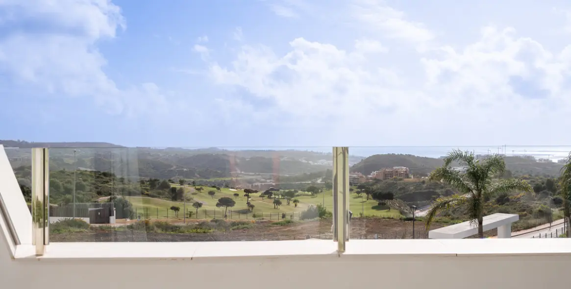Venta de apartamento en planta media en Calanova Golf 37