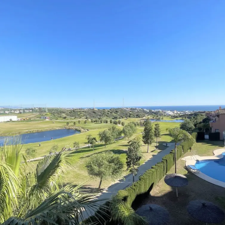Продажа дома на две семьи в Estepona