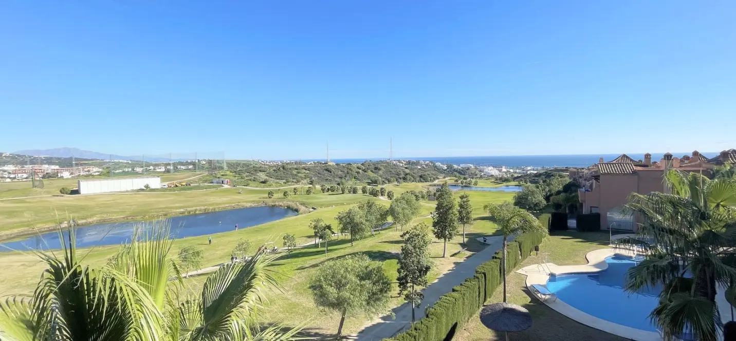 Продажа дома на две семьи в Estepona 0