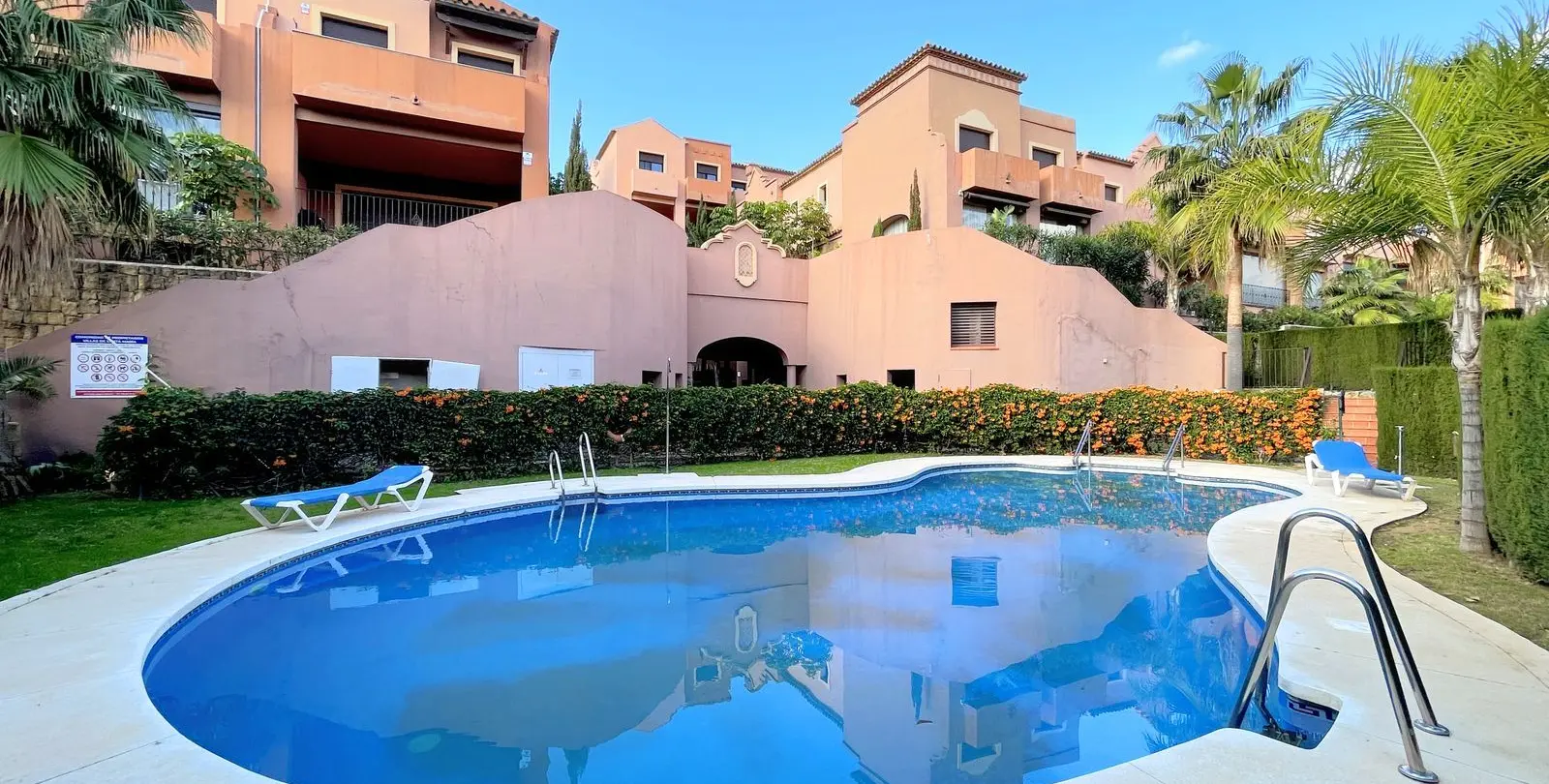 Продажа дома на две семьи в Estepona 2