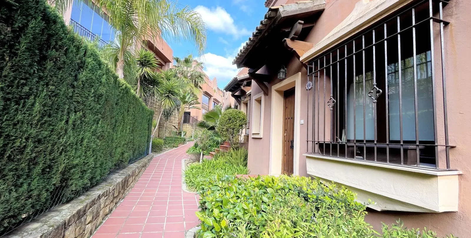 Продажа дома на две семьи в Estepona 3
