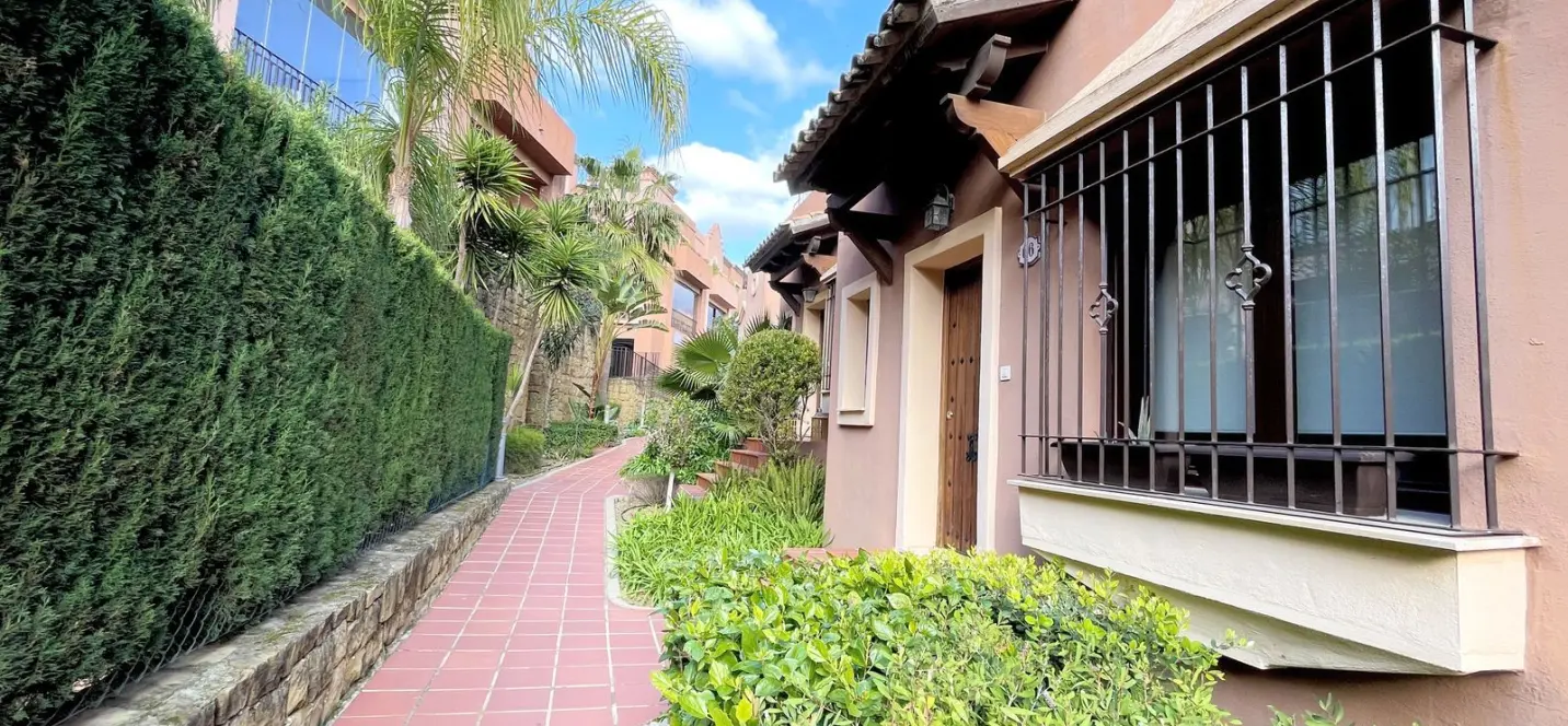 Продажа дома на две семьи в Estepona 2