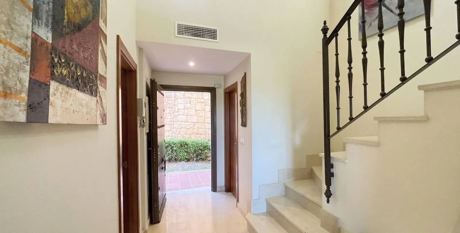 Продажа дома на две семьи в Estepona 7