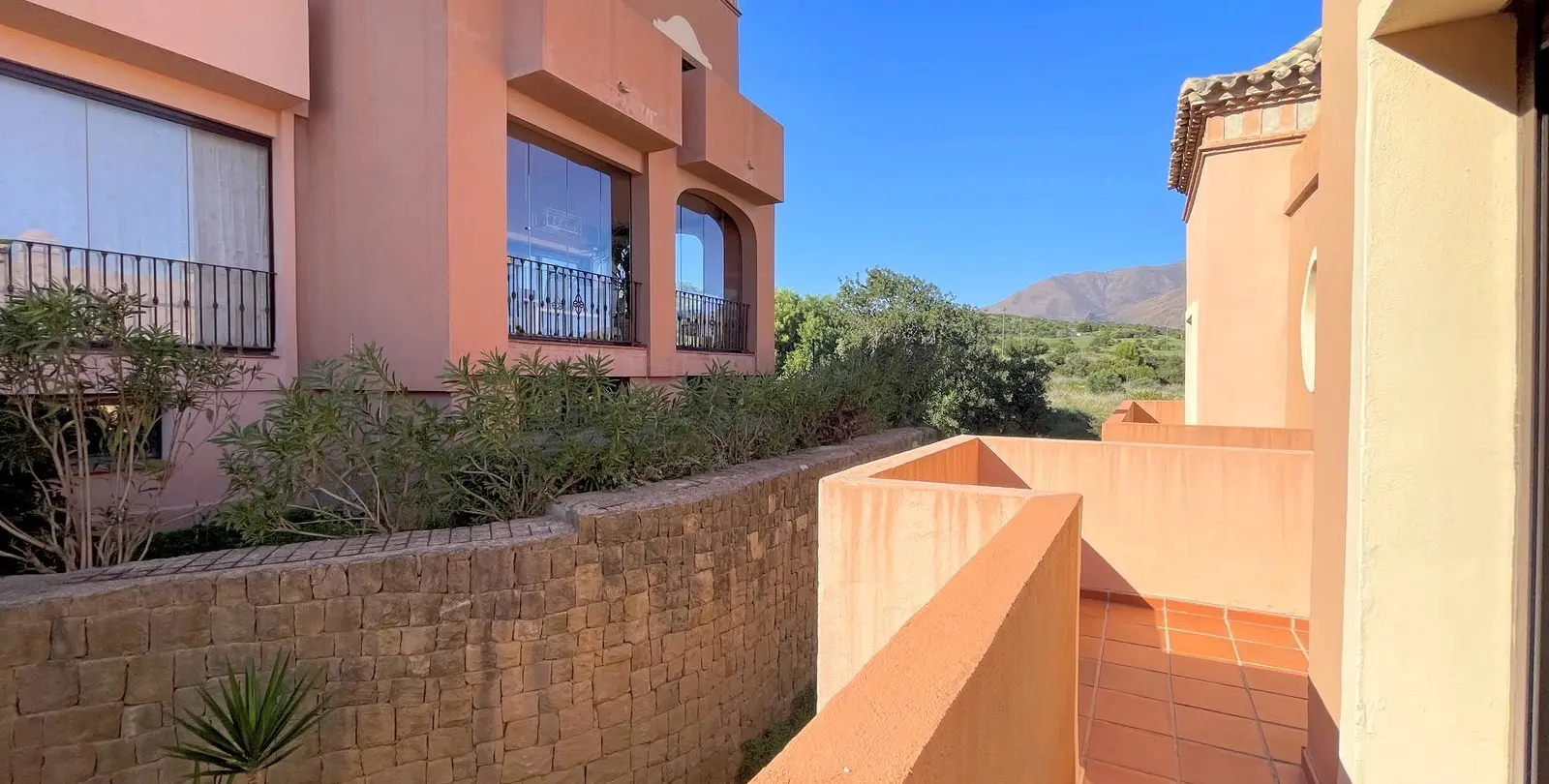 Продажа дома на две семьи в Estepona 17