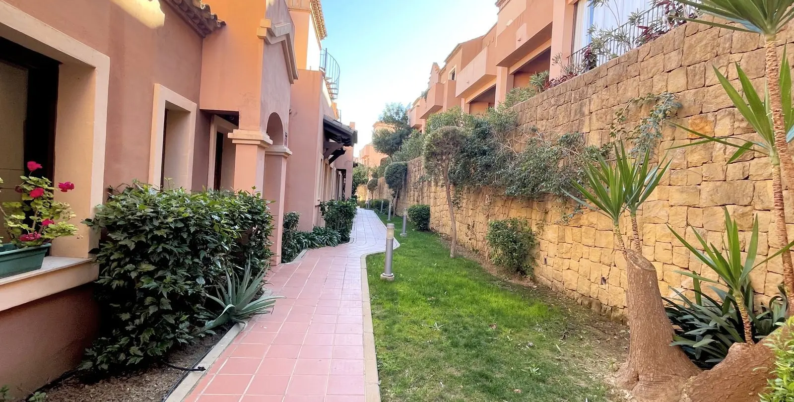 Продажа дома на две семьи в Estepona 21