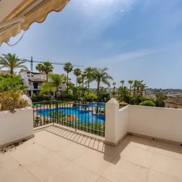 Sale of townhouse in El Paraiso