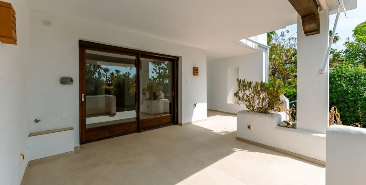 Sale of townhouse in El Paraiso 2