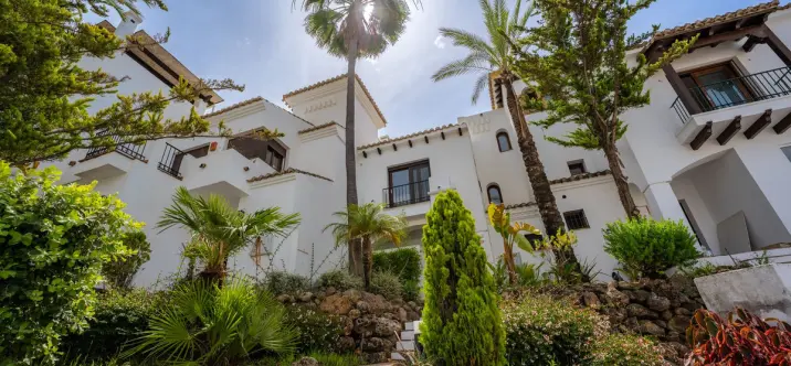 Sale of townhouse in El Paraiso 4