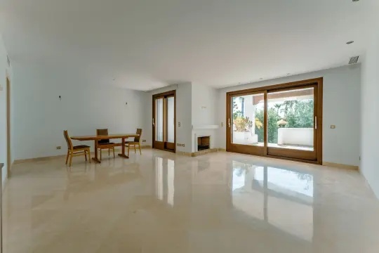 Image 4 thumb
