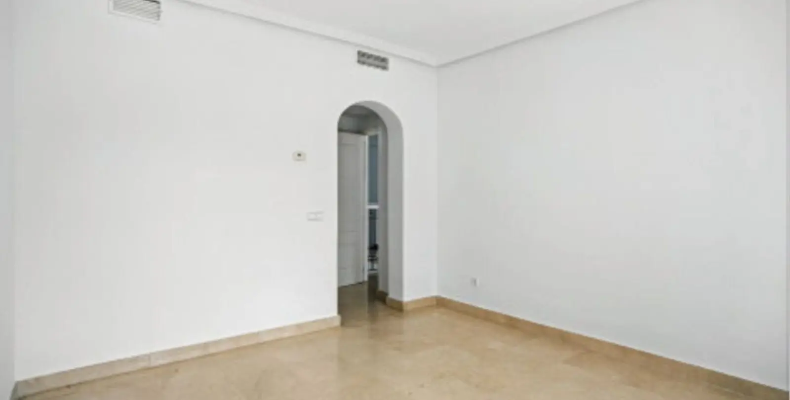 Venta de adosado en Los Arqueros 22