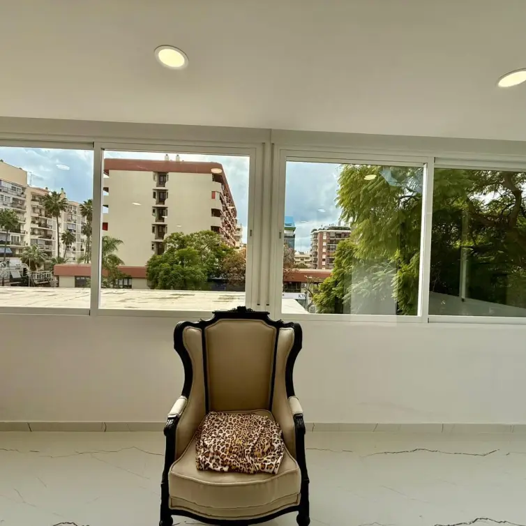 Продажа апартаментов на среднем этаже в Marbella