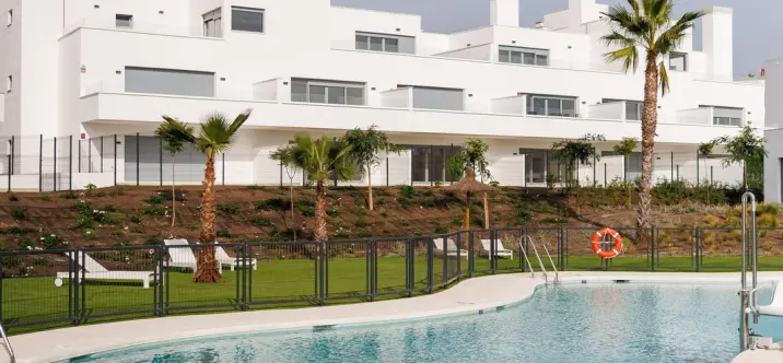 Venta de apartamento en planta media en Cancelada 2