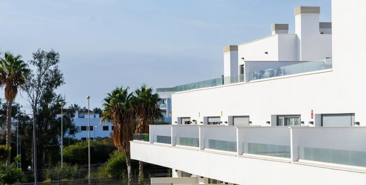 Sale of middle floor apartment in Cancelada 16