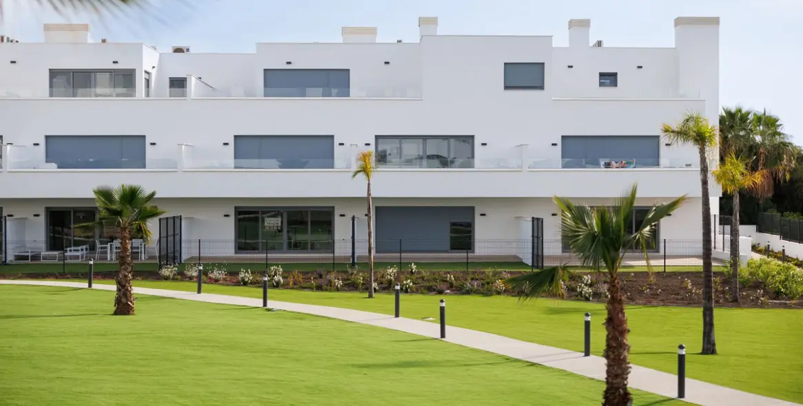 Sale of middle floor apartment in Cancelada 43