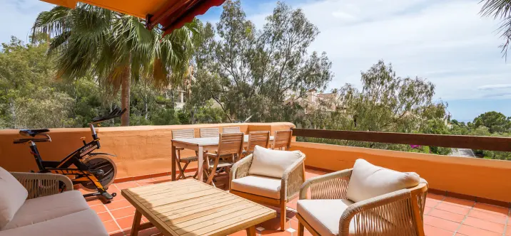 Venta de apartamento en planta media en Benahavís 4