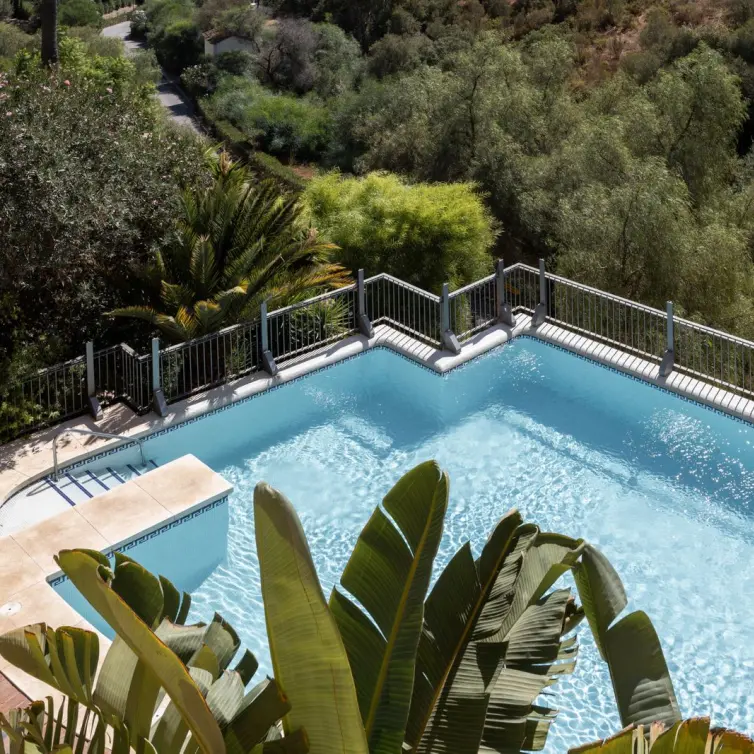 Venta de apartamento en planta media en Benahavís