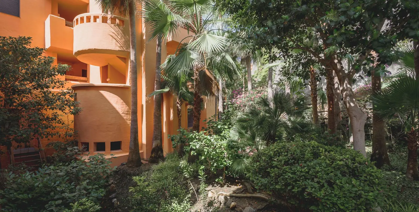 Sale of middle floor apartment in Benahavís 3