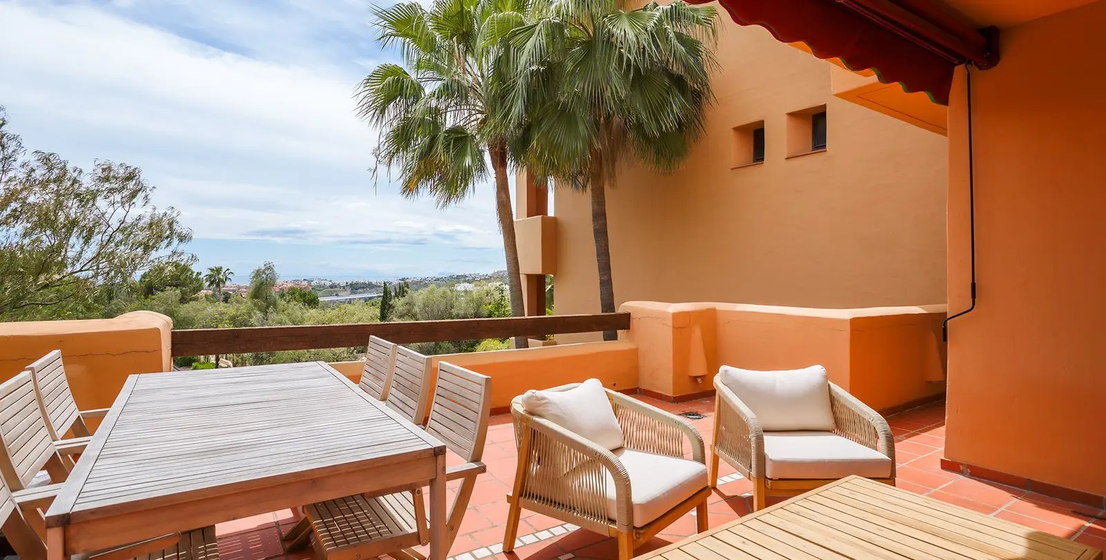 Sale of middle floor apartment in Benahavís 4