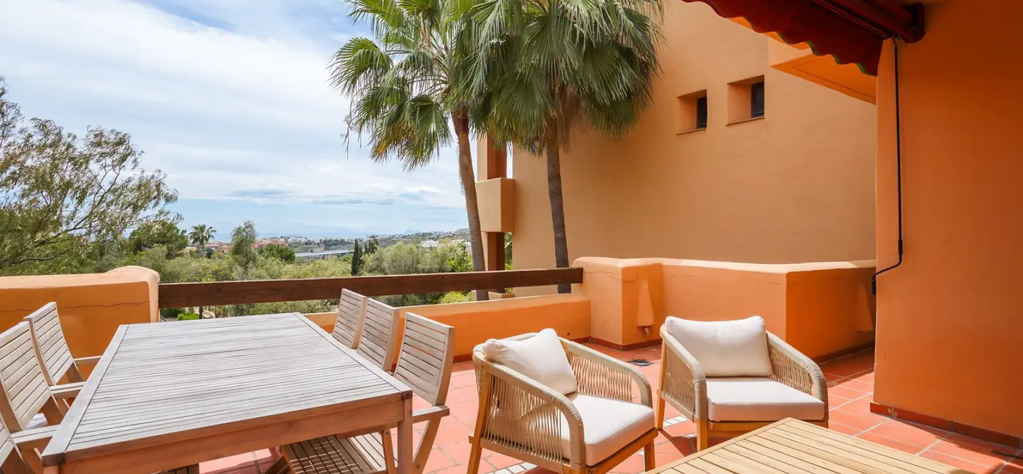 Venta de apartamento en planta media en Benahavís 3