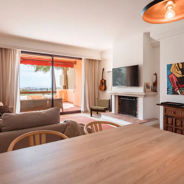 Venta de apartamento en planta media en Benahavís