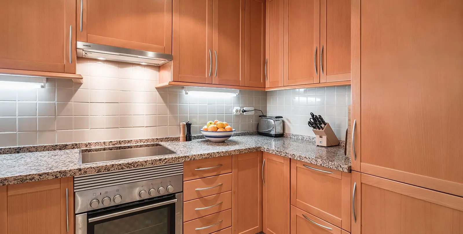 Sale of middle floor apartment in Benahavís 25