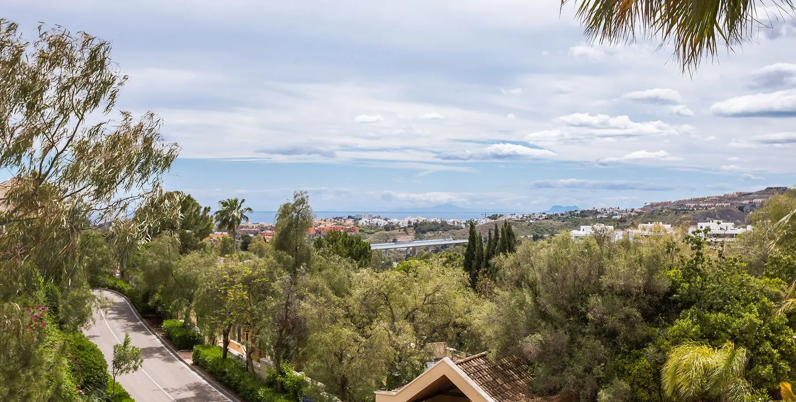 Sale of middle floor apartment in Benahavís 27