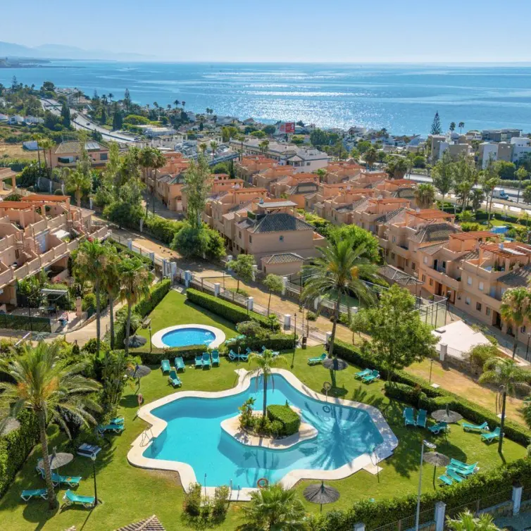 Продажа дома на две семьи в Estepona