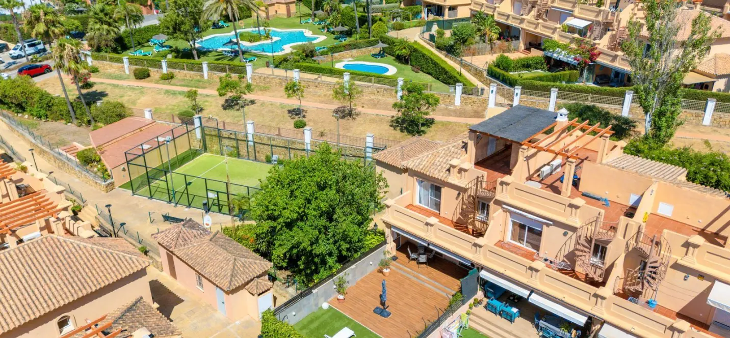 Продажа дома на две семьи в Estepona 3