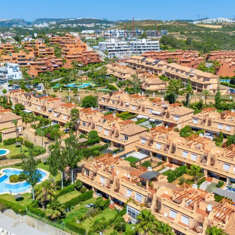 Продажа дома на две семьи в Estepona