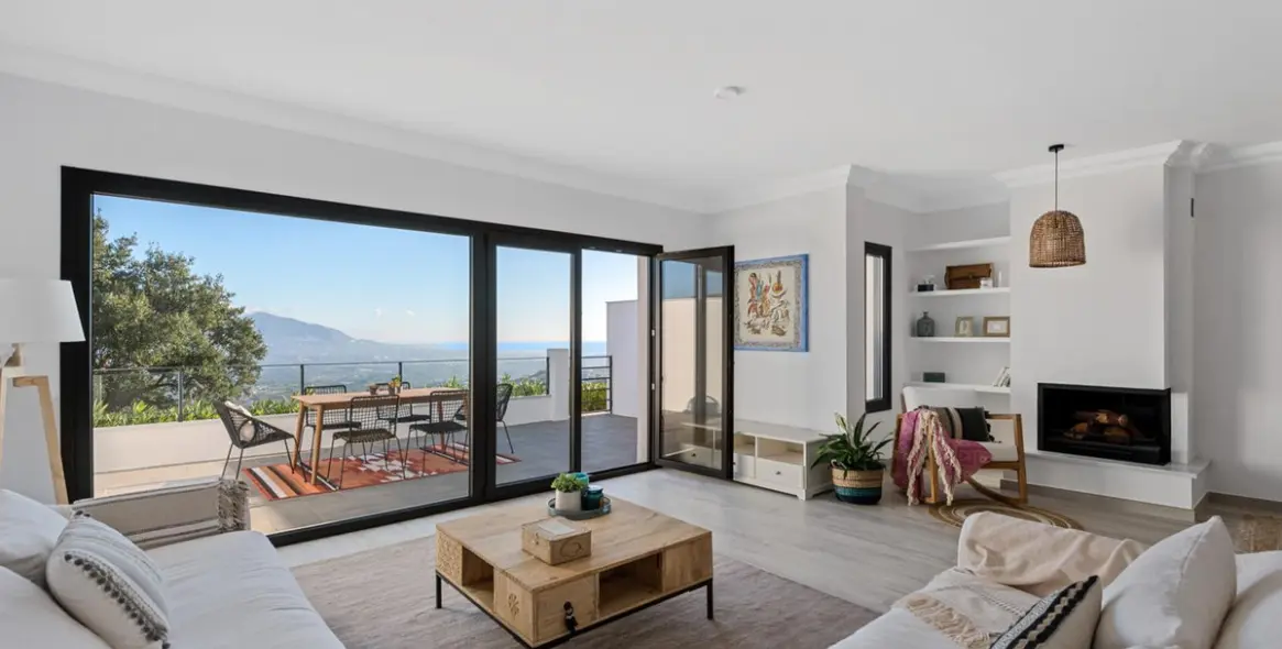 Sale of townhouse in La Mairena 1