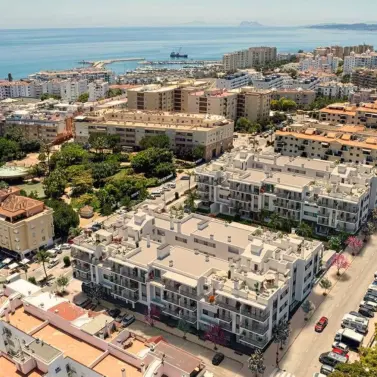 Продажа апартаментов на среднем этаже в Estepona