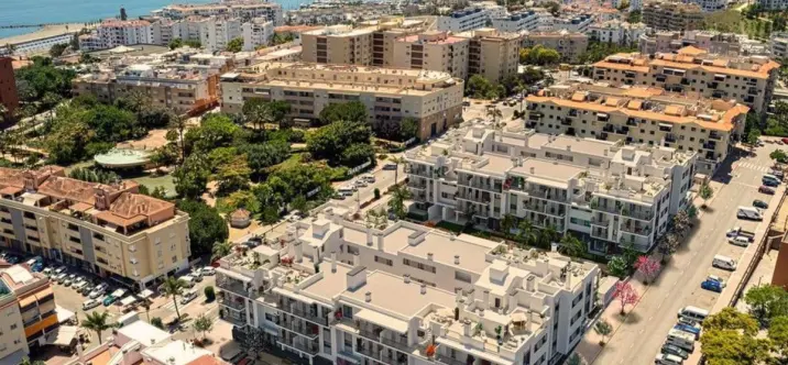 Продажа апартаментов на среднем этаже в Estepona 1