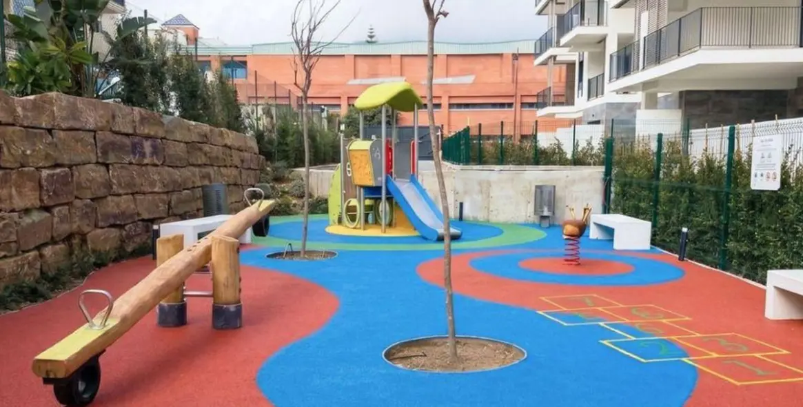 Продажа апартаментов на среднем этаже в Estepona 9