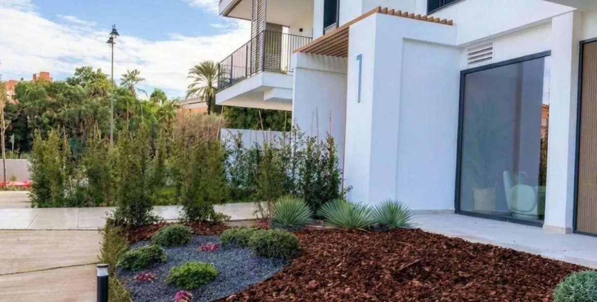 Продажа апартаментов на среднем этаже в Estepona 11