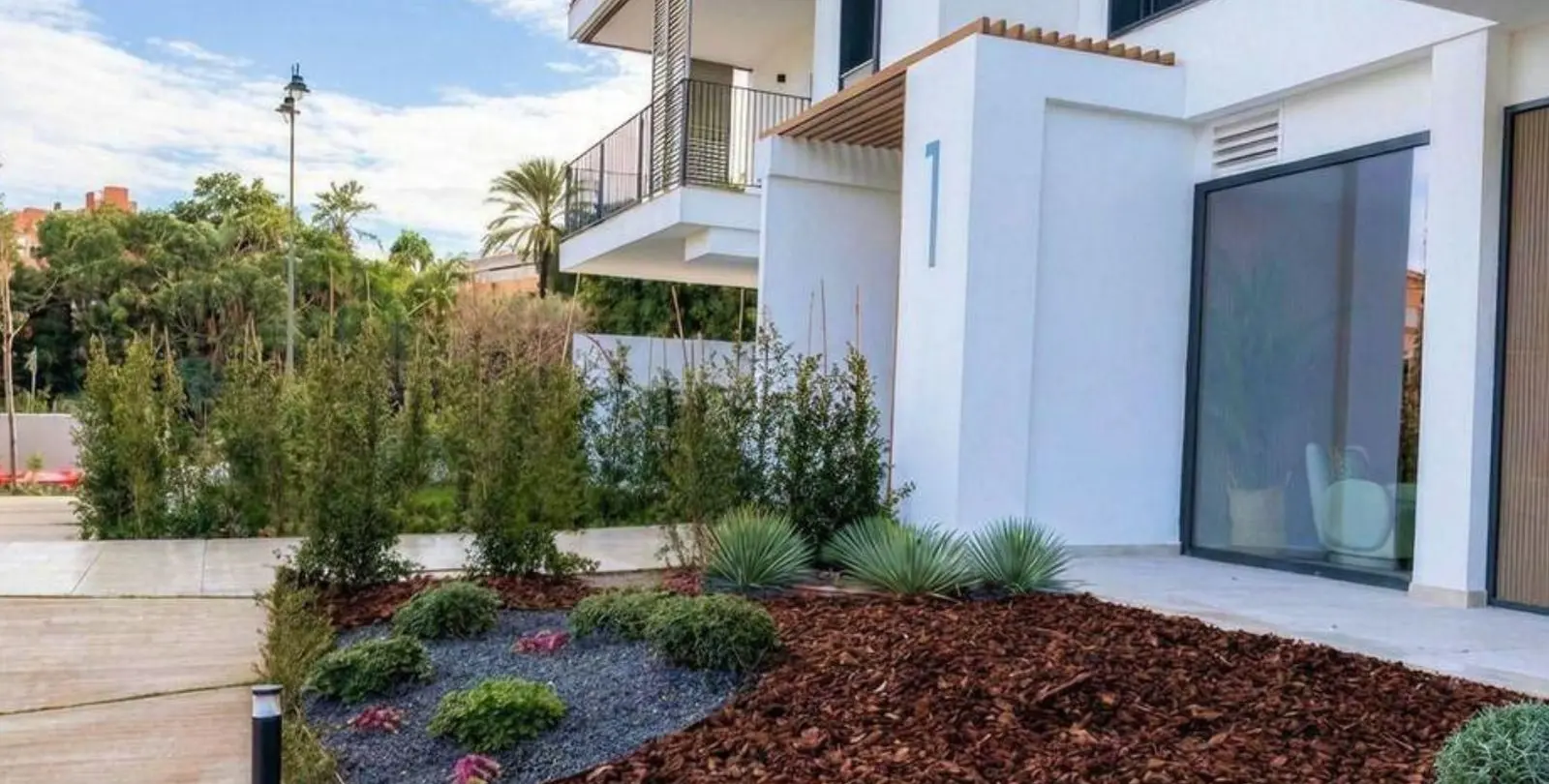 Sale of middle floor apartment in Estepona 11