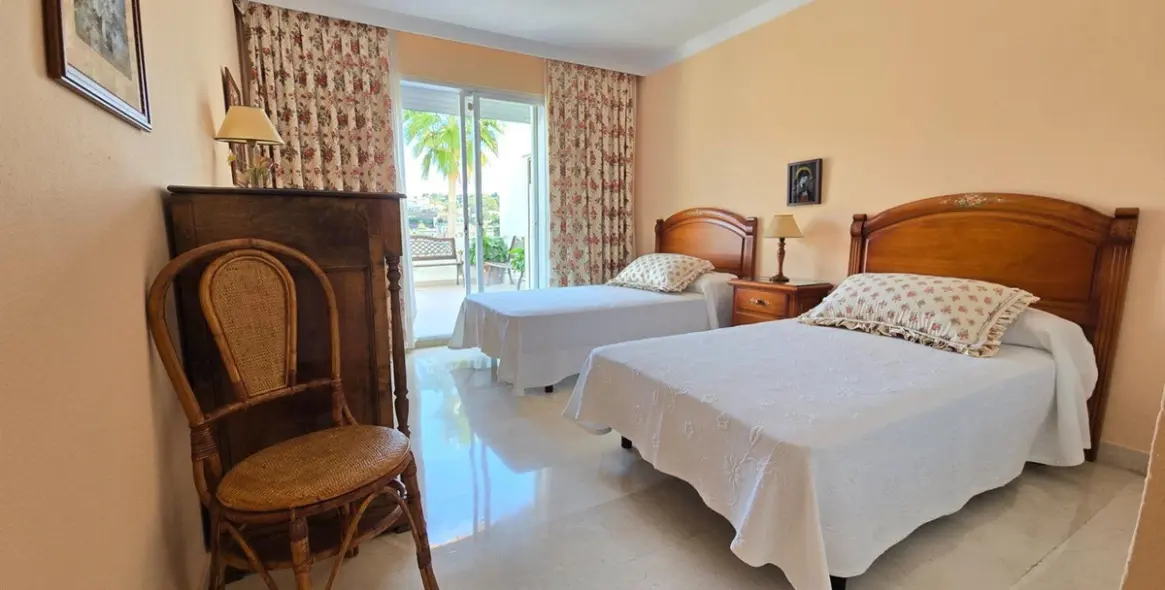 Venta de apartamento en planta baja en La Quinta 10