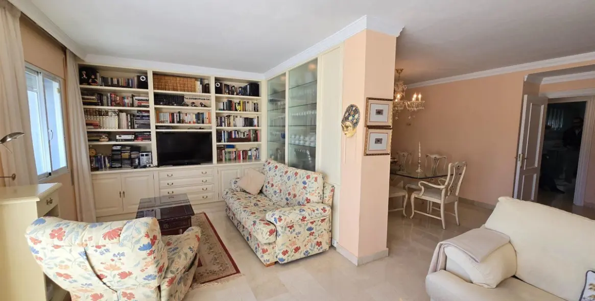Venta de apartamento en planta baja en La Quinta 18