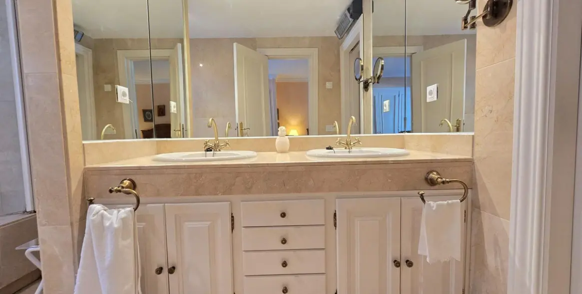 Venta de apartamento en planta baja en La Quinta 34