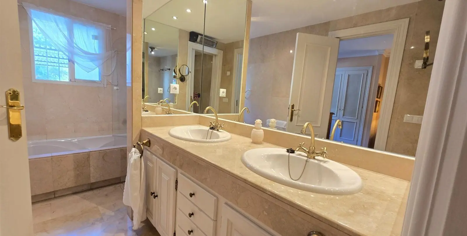 Venta de apartamento en planta baja en La Quinta 9