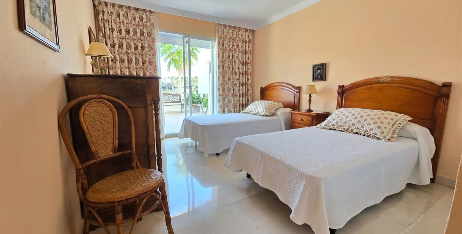Venta de apartamento en planta baja en La Quinta 10