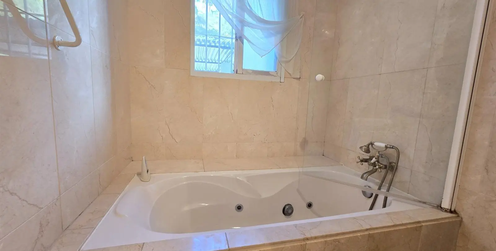 Venta de apartamento en planta baja en La Quinta 33