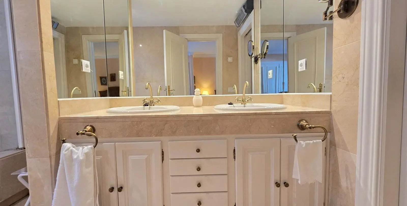 Venta de apartamento en planta baja en La Quinta 34