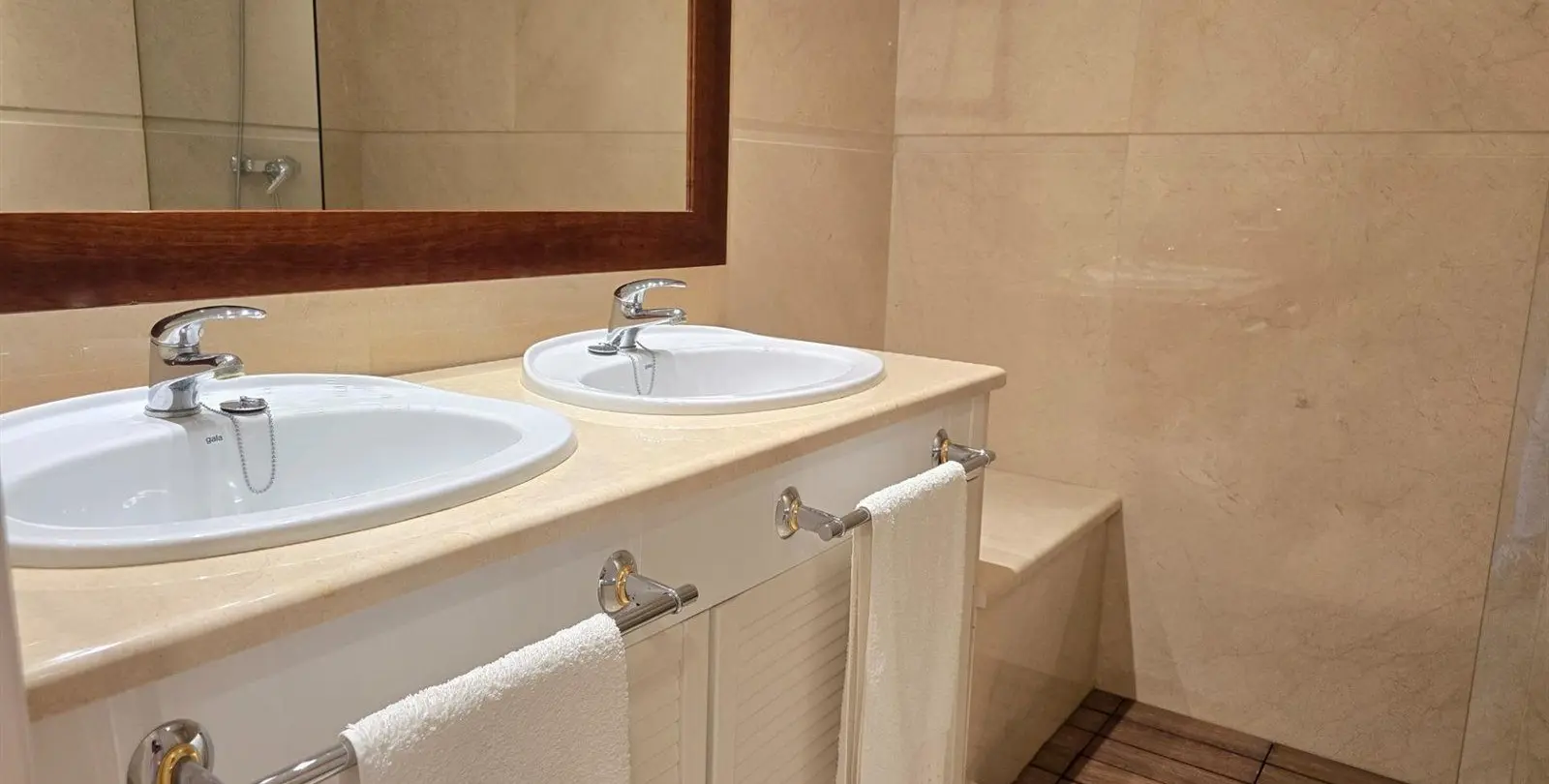 Venta de apartamento en planta baja en La Quinta 37