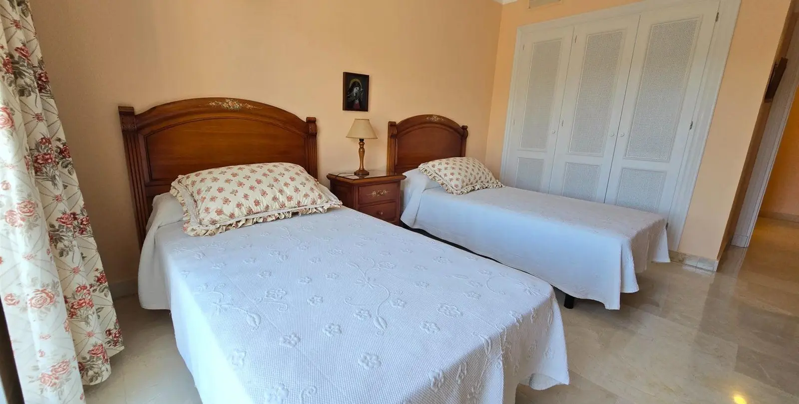 Venta de apartamento en planta baja en La Quinta 38