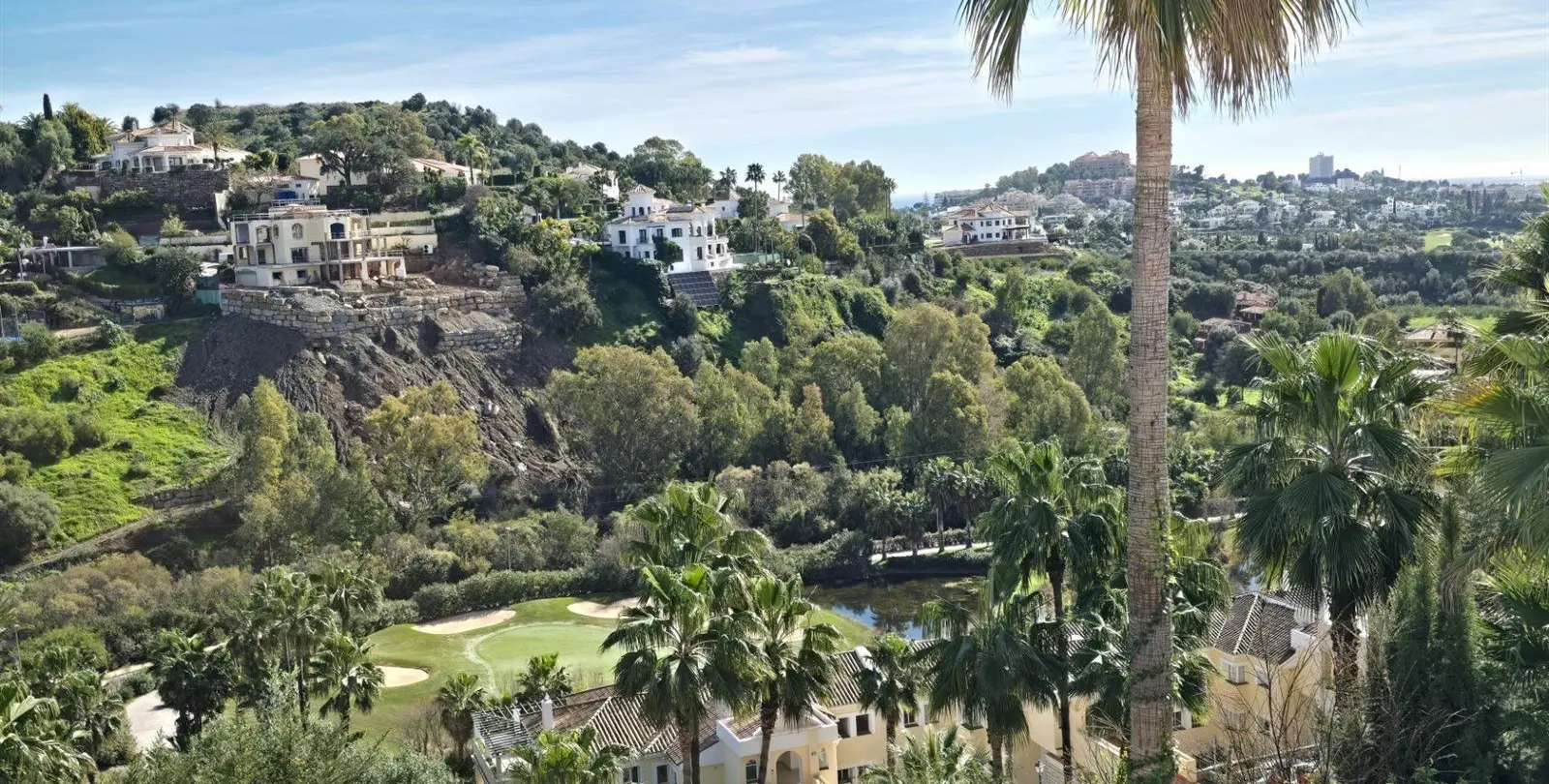 Venta de apartamento en planta baja en La Quinta 48