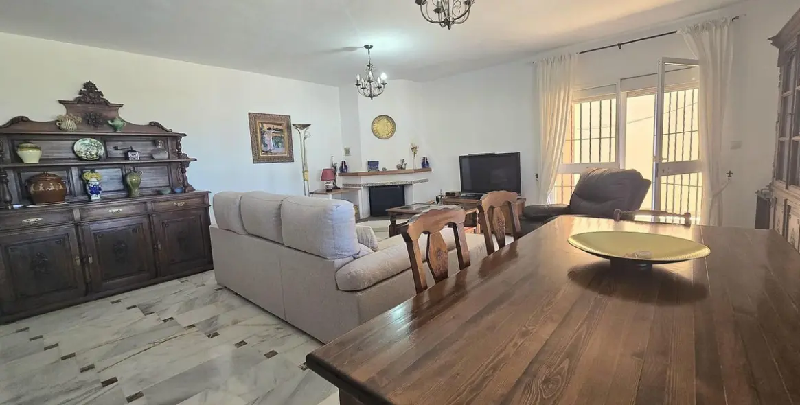 Продажа  отдельно стоящей виллы в Puerto de la Torre 4