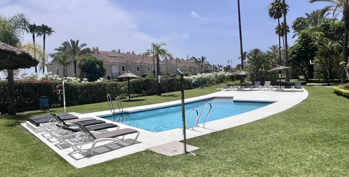 Venta de adosado en El Paraiso 32