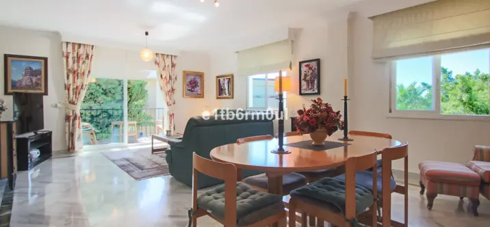 Sale of middle floor apartment in The Golden Mile 2