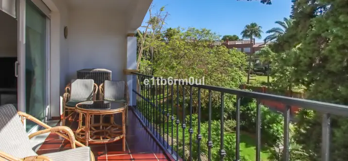 Sale of middle floor apartment in The Golden Mile 3